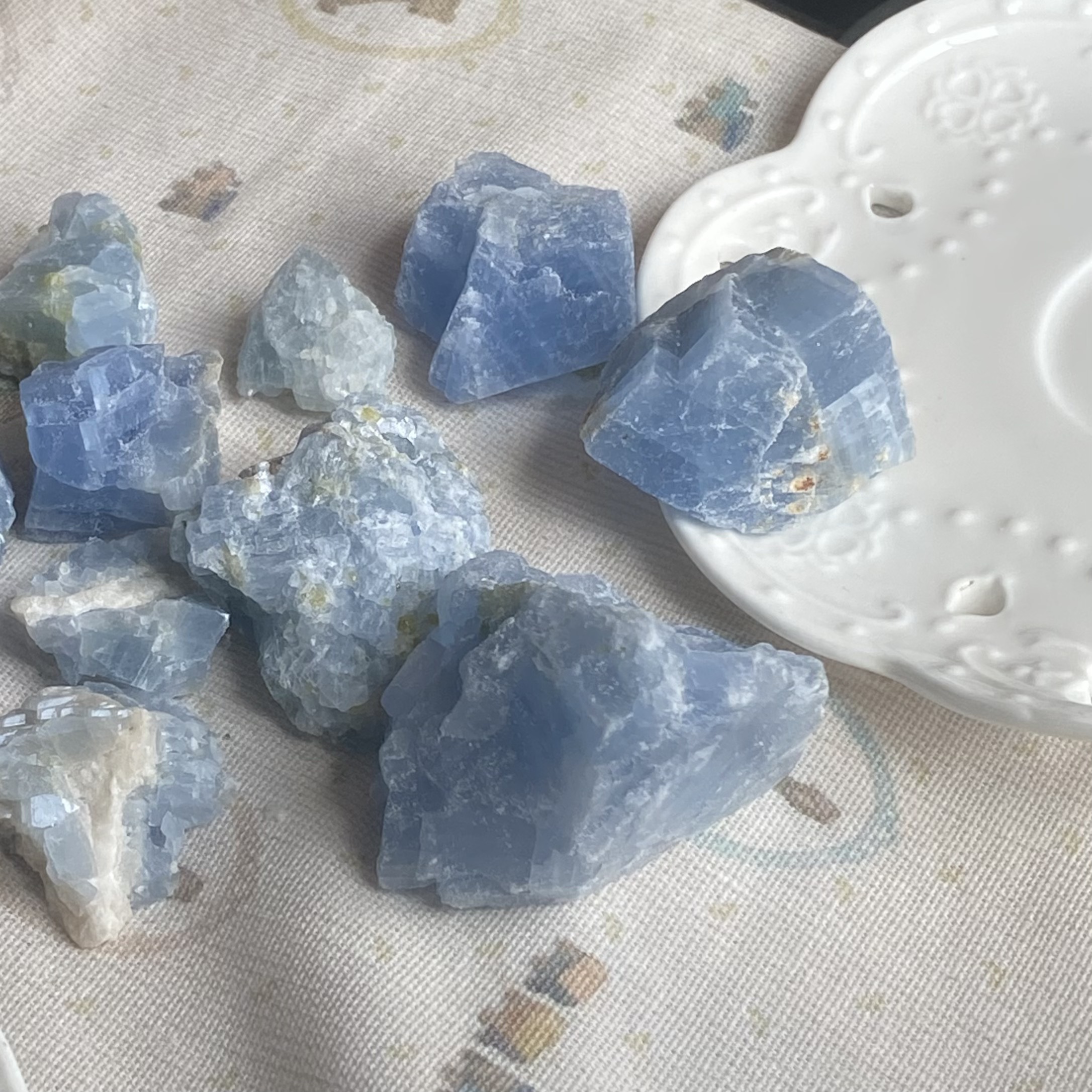 đá aquamarine thô tự nhiên