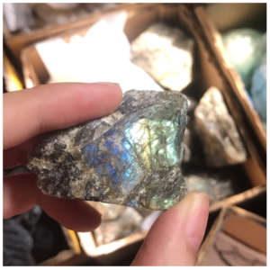 Đá Labradorite